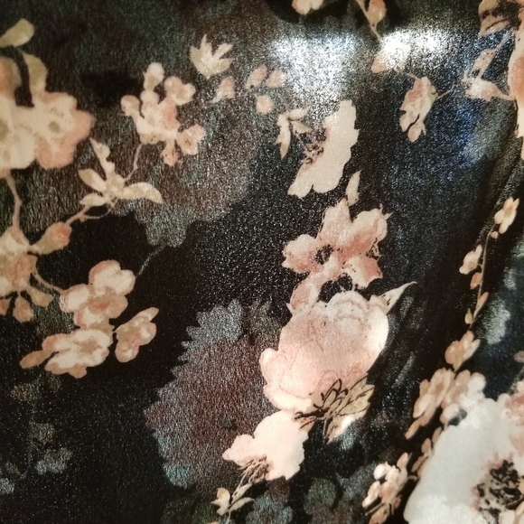 Sz 0 Torrid Navy Floral Strappy Top - Picture 8 of 8